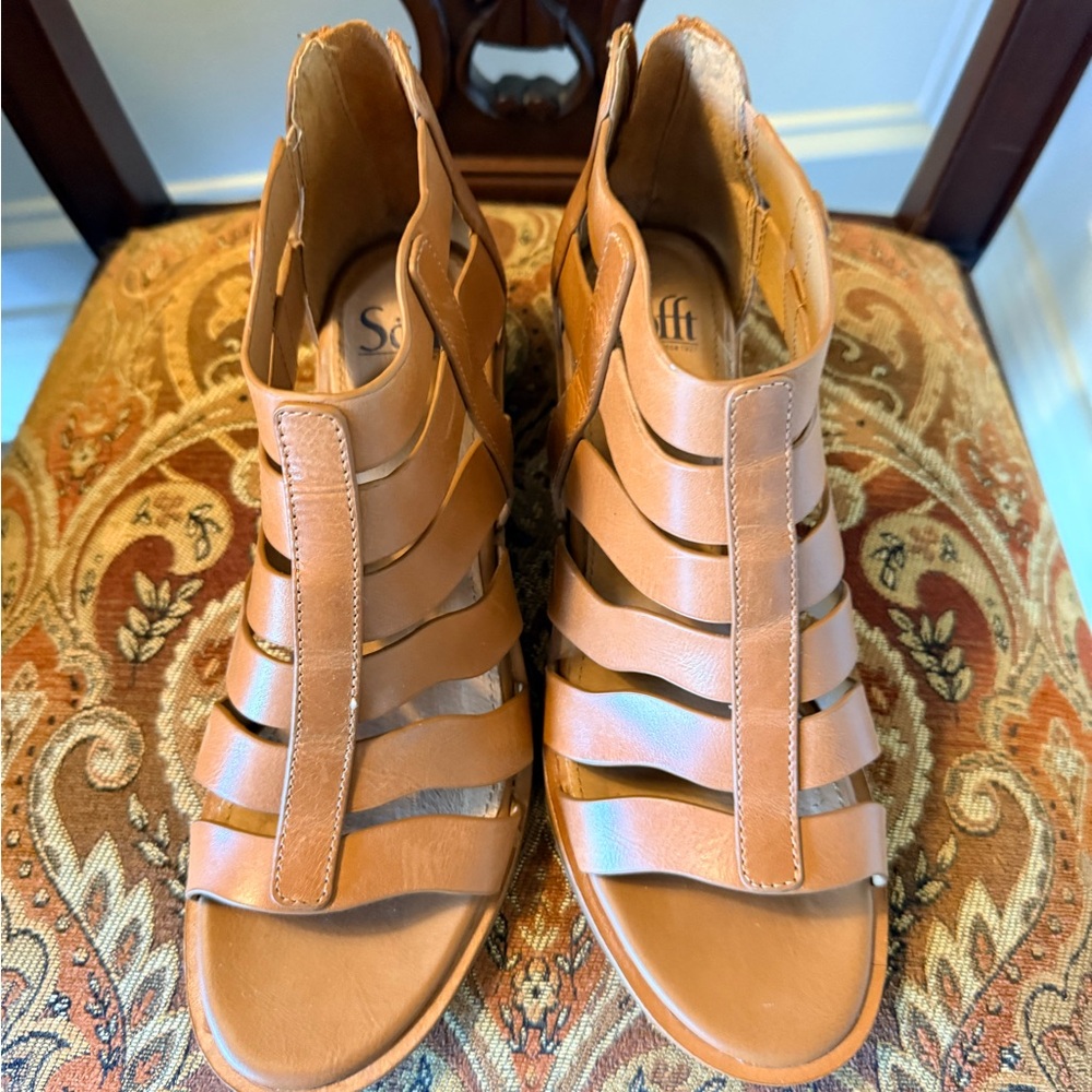 Sofft Zip back leather sandal. Size 9. EUC Only worn 1x. Wood heel. - Picture 3 of 14
